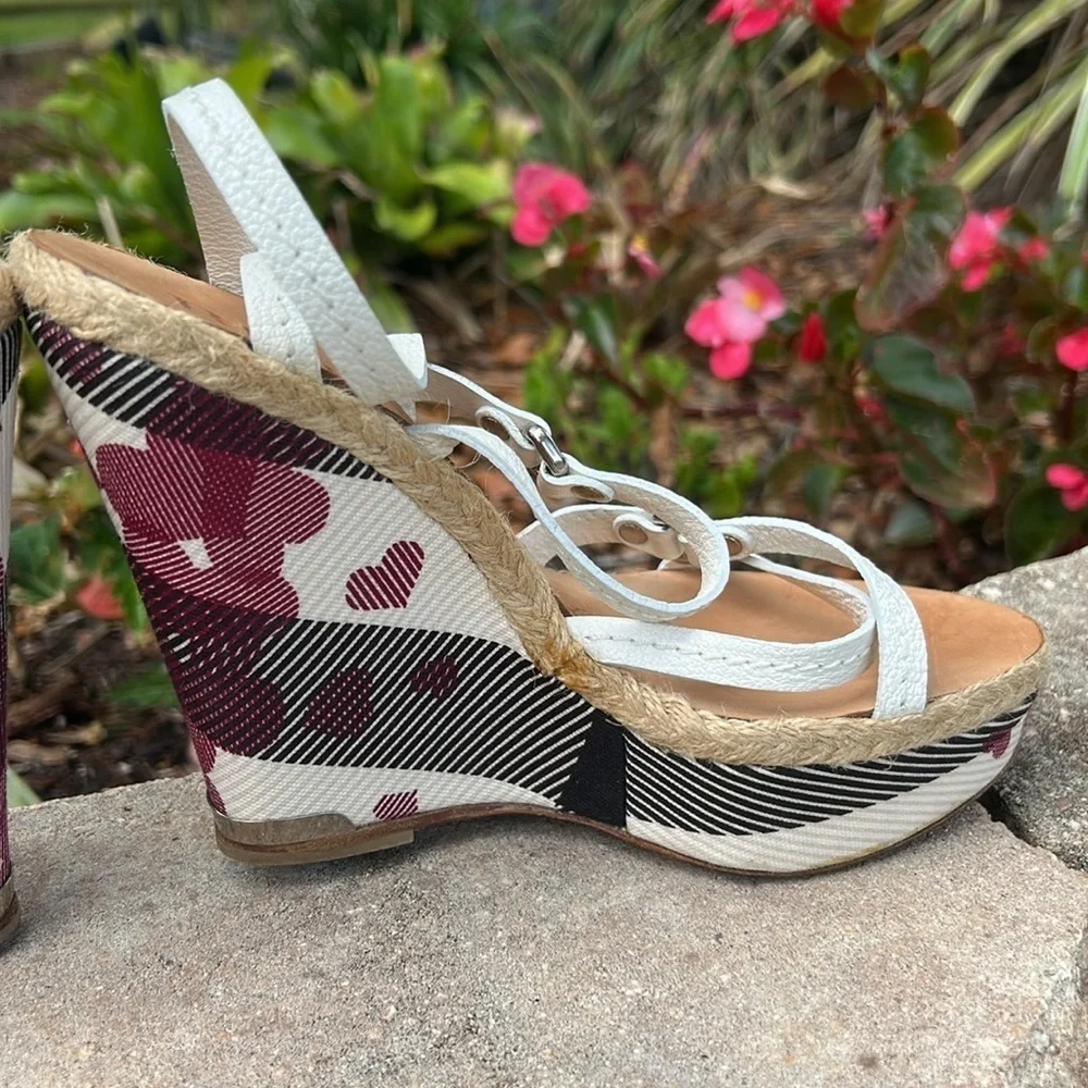 Burberry Nova Check Heart Wedges COA